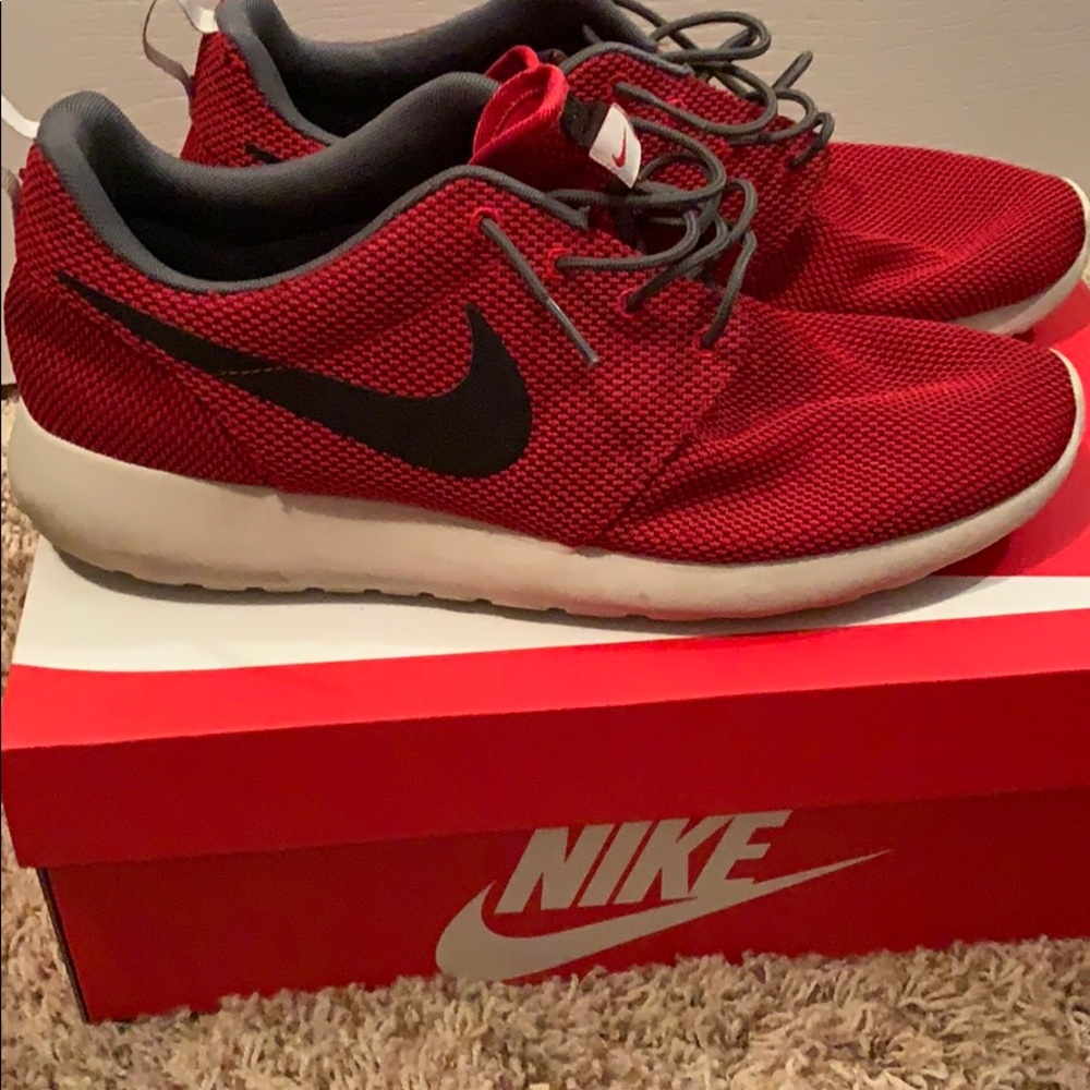 Nike Roshe Run size 12